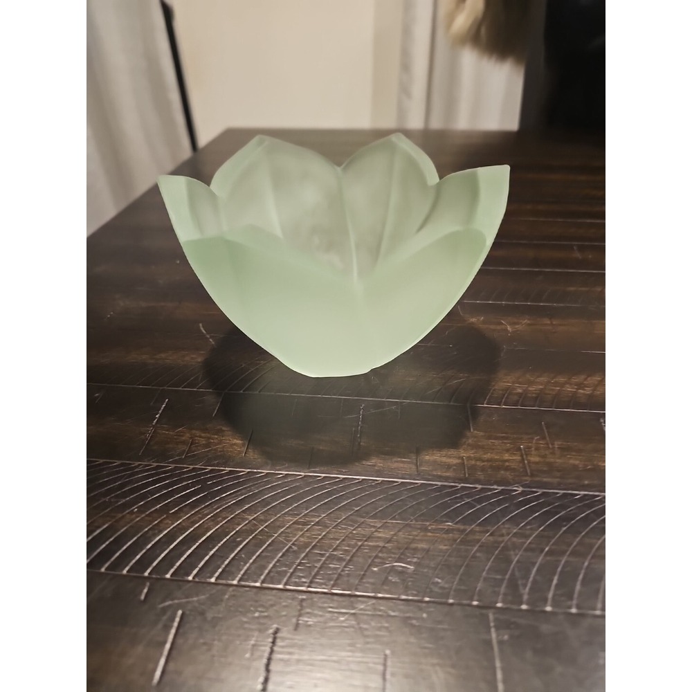 Lenox Mint green Tulip Lotus Frosted Glass Flower Bowl/Dish‎ 6"x 4"
